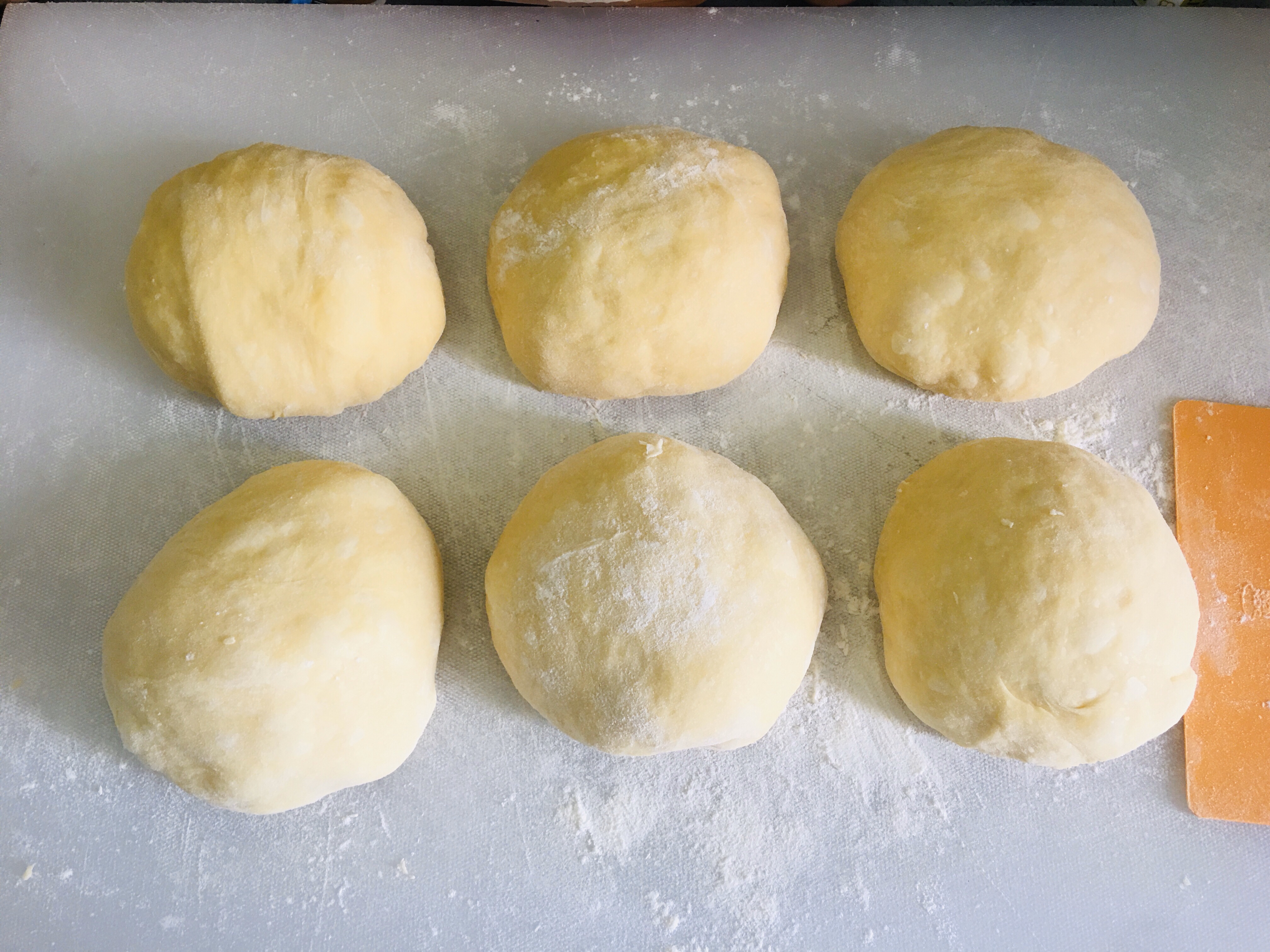 柔软拉丝的吐司面包及其变身：花式小面包的做法 步骤3