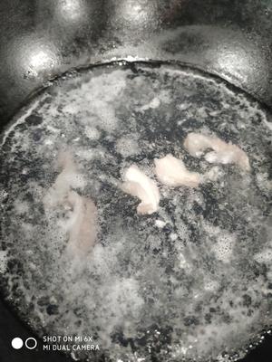 产后汤（参苓白术猪肚汤）的做法 步骤2