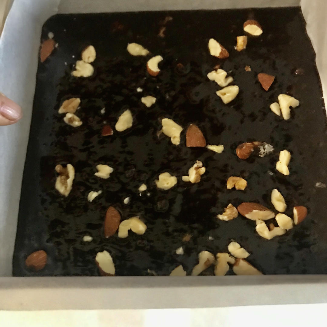 香味浓郁的巧克力布朗尼蛋糕