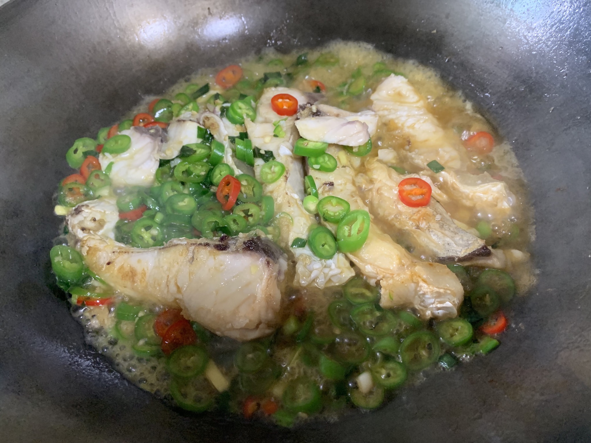 紫苏青椒鱼腩的做法 步骤3