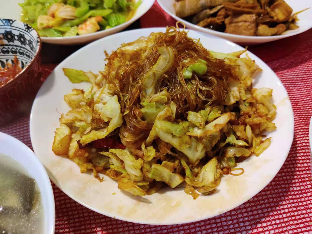 卷心菜炒粉丝 Glass noodles with Cabbage