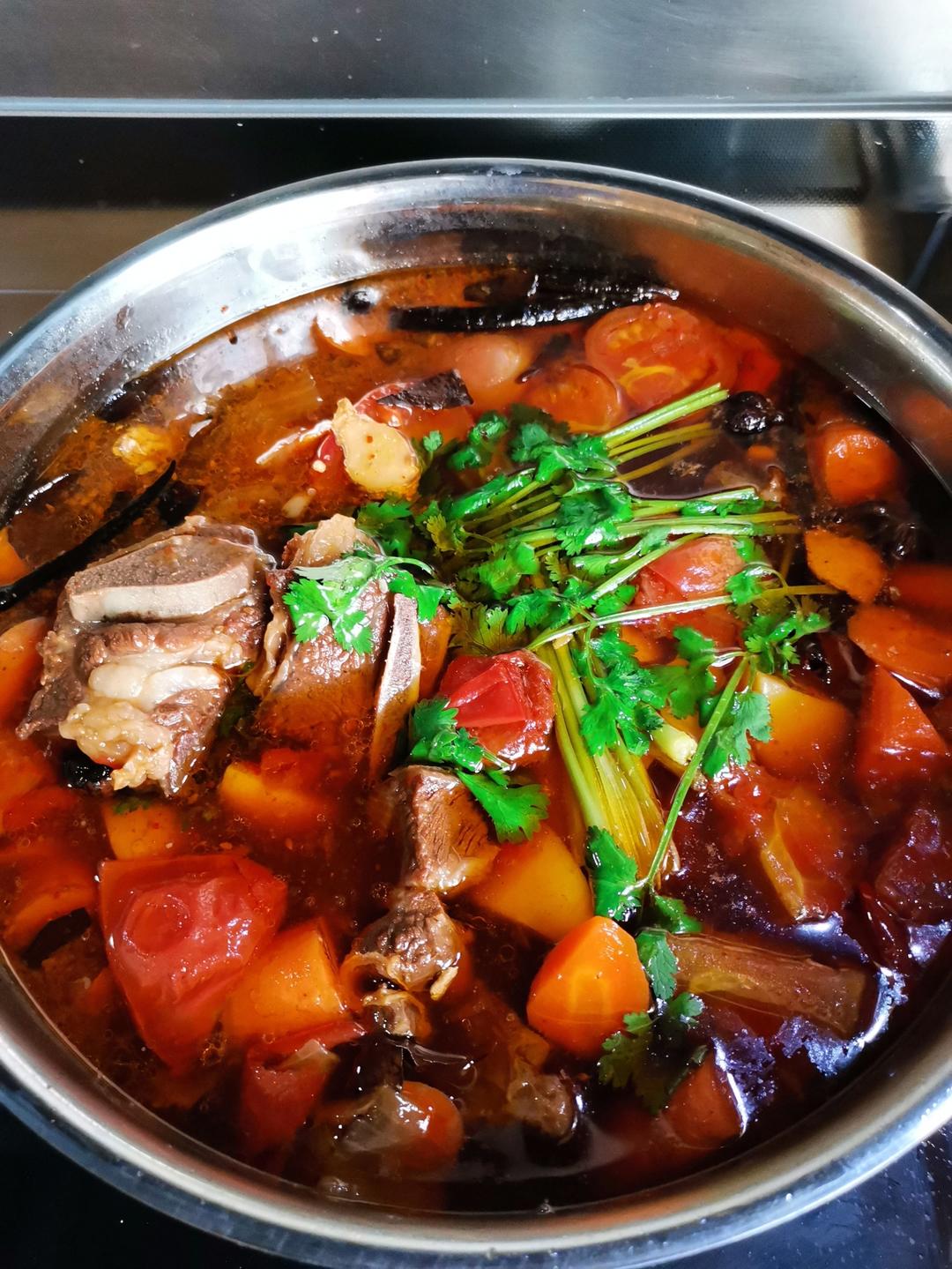 牛肋排炖胡萝卜土豆蕃茄