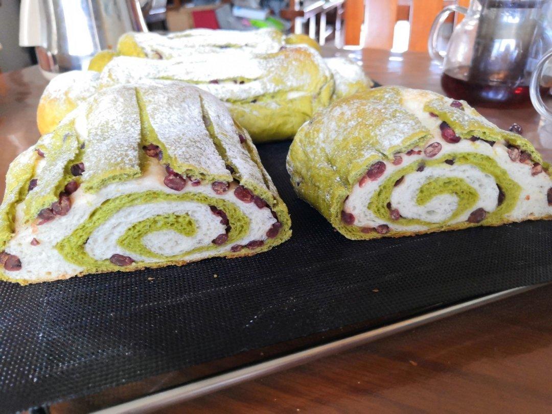 抹茶双色哈斯面包，红豆欧包