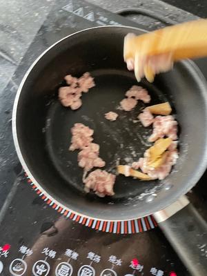 宝宝一岁半辅食：肉末炒娃娃菜的做法 步骤5