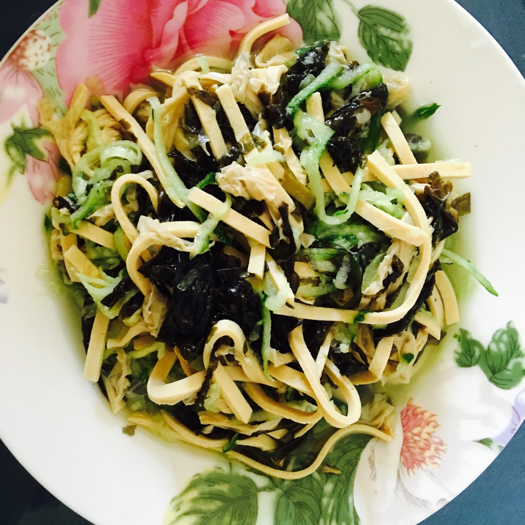 凉拌芹菜厚百叶丝