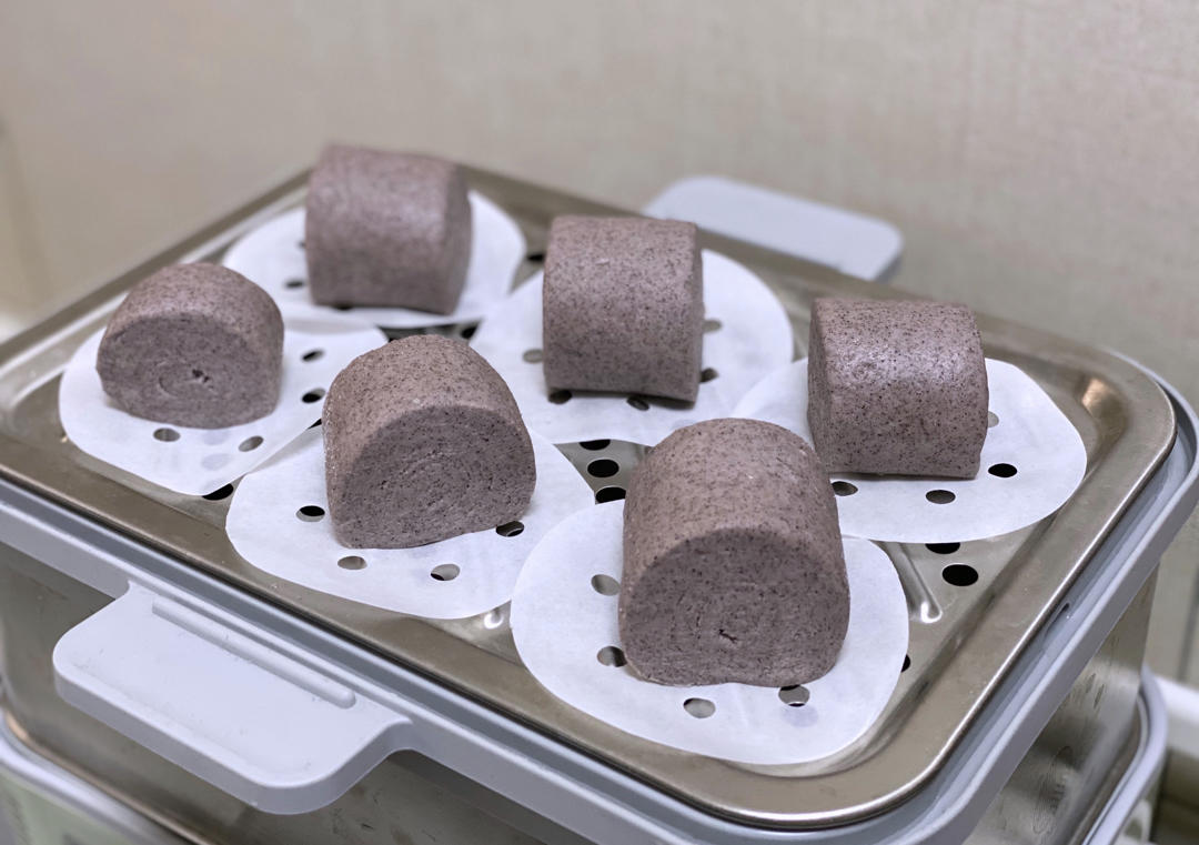 黑米粉刀切馒头