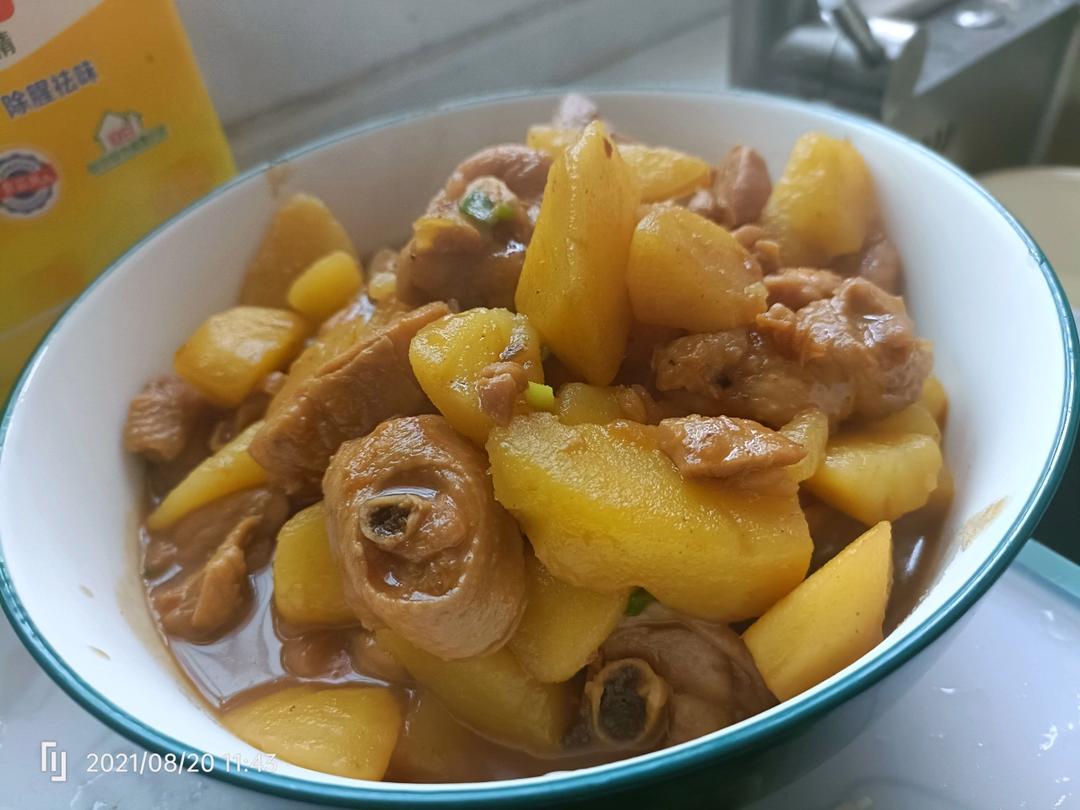 鸡腿肉炖土豆