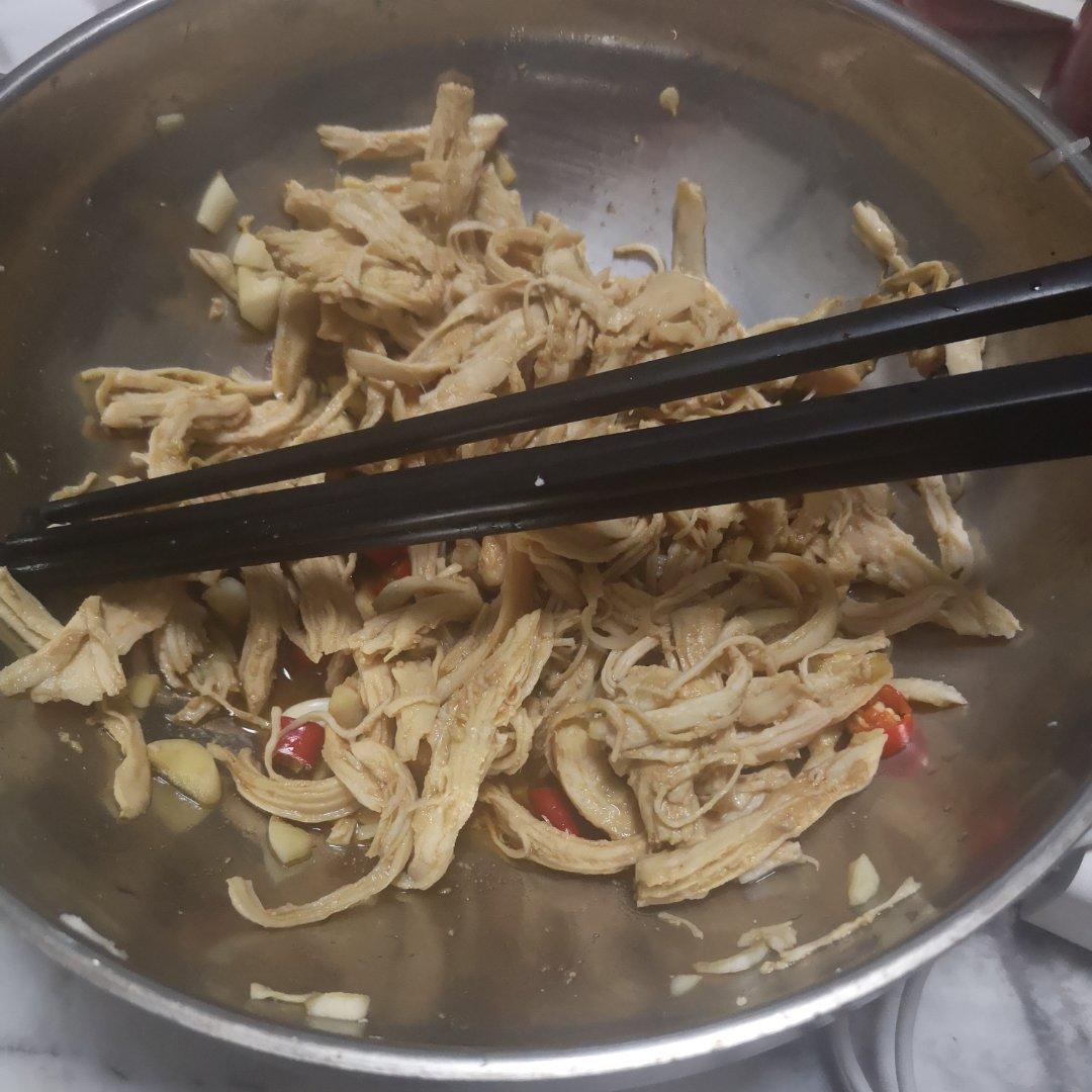 减脂餐：手撕鸡胸肉（无油无糖极简版）