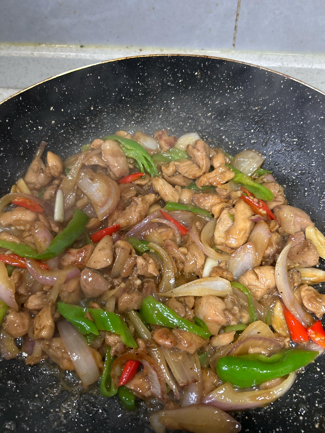 洋葱炒鸡腿肉