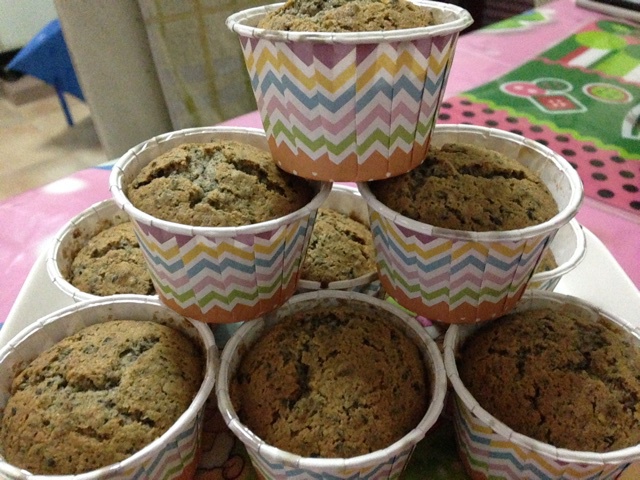 超润巧克力纸杯蛋糕（非常适合裱花、盖糖皮的cupcake方子）