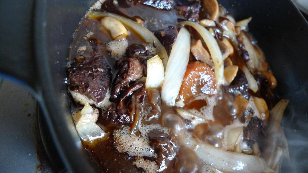 红酒炖牛肉(boeuf bourguignon)的做法 步骤16