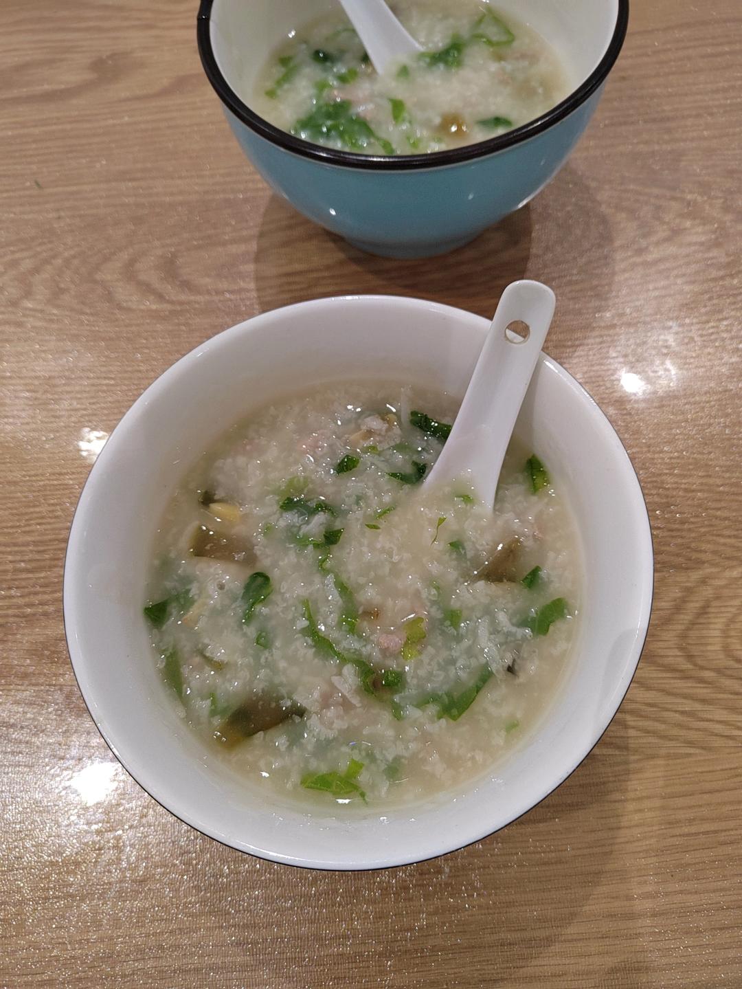 超级无敌简单电饭煲版皮蛋瘦肉粥