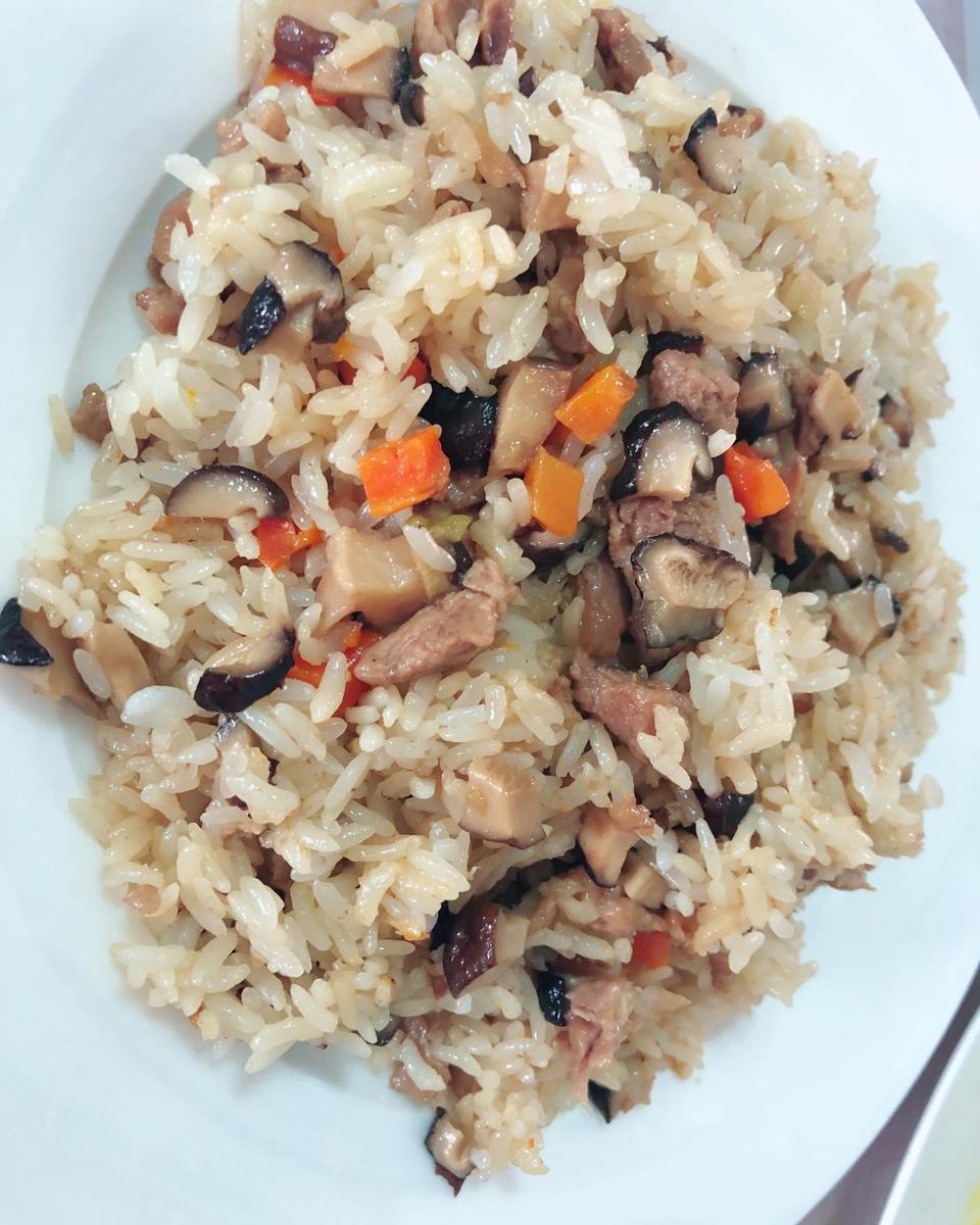 微雨清河ww做的蘑菇肉米饭