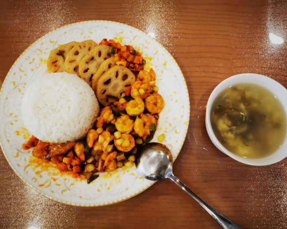 虾仁盖饭