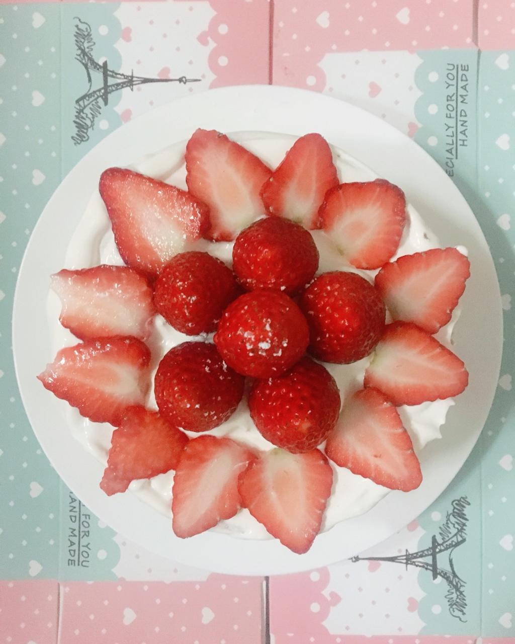 草莓鲜奶油蛋糕