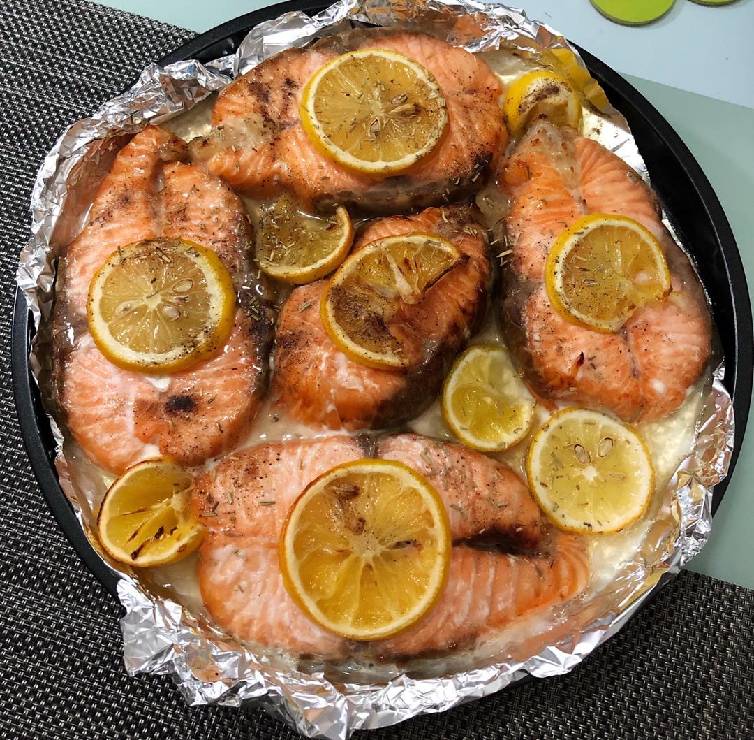 柠香烤三文鱼