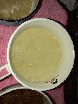 老广冰糖炖桃胶雪燕皂角米的做法 步骤3