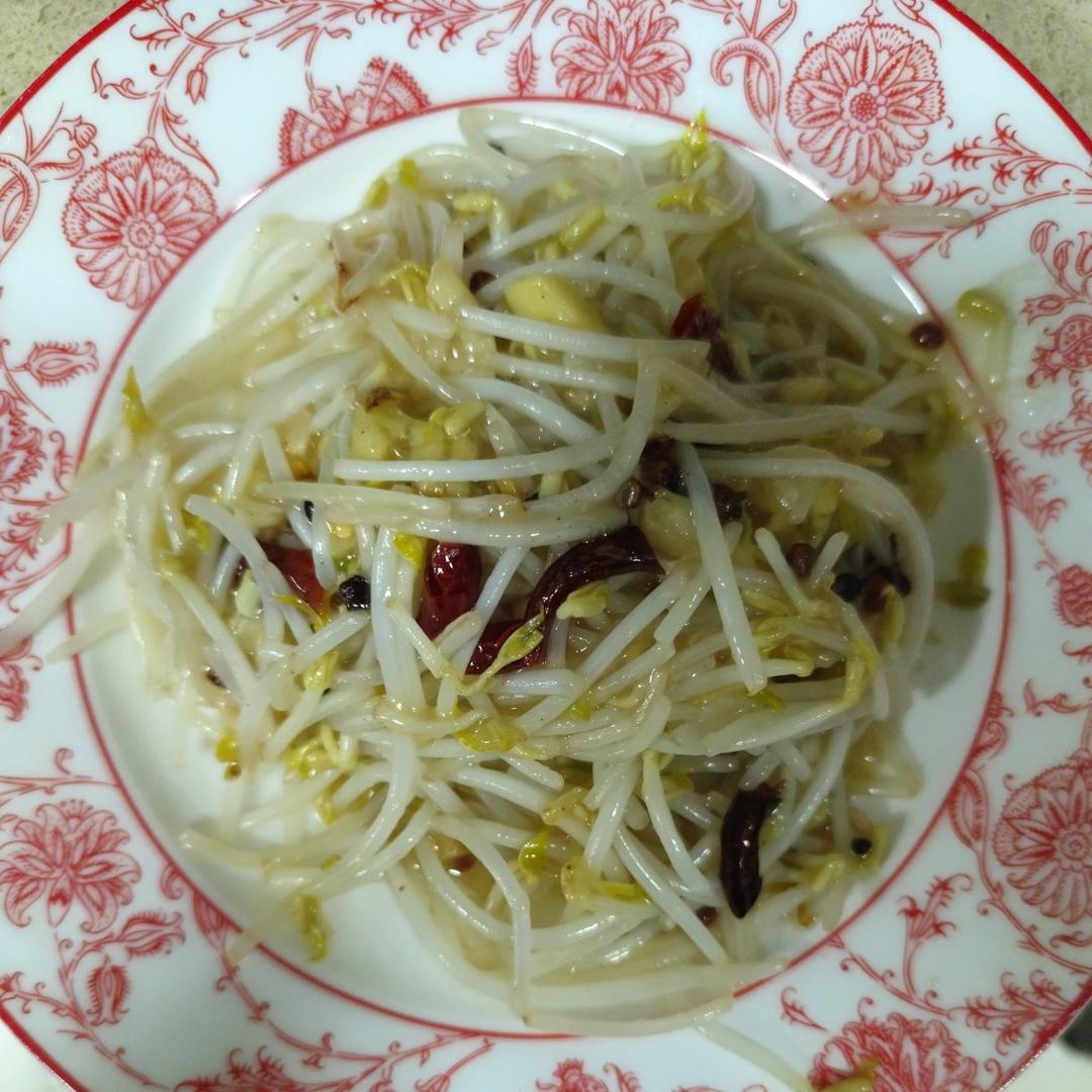 厨师长教你：“炝炒绿豆芽”的家常做法，味道非常赞