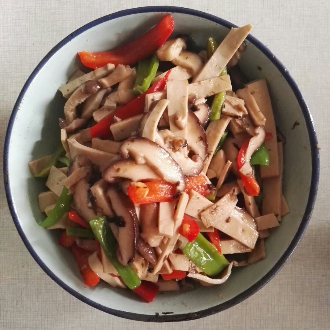 jiajia不想成为碎美人做的香菇炒豆干