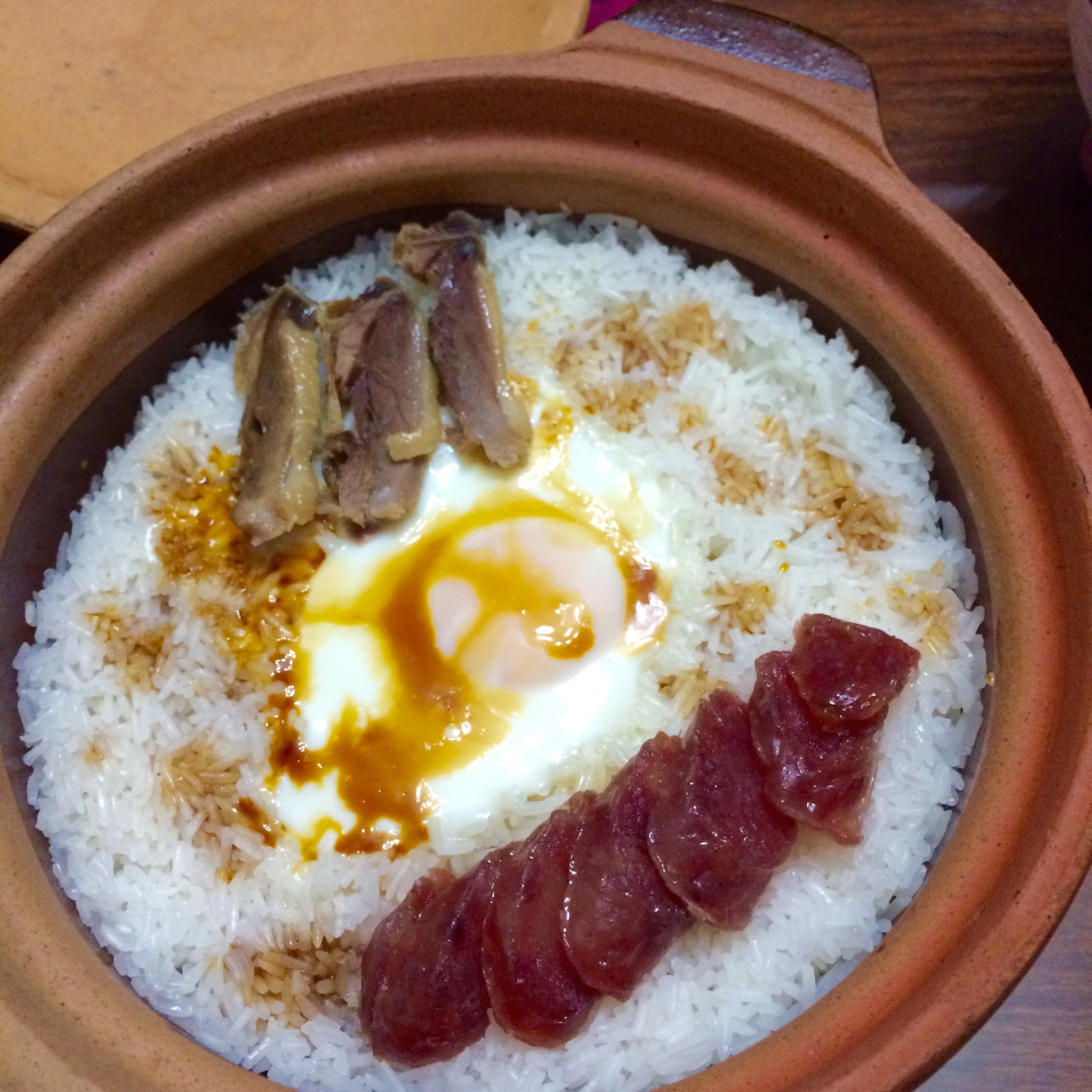 广式腊味煲仔饭