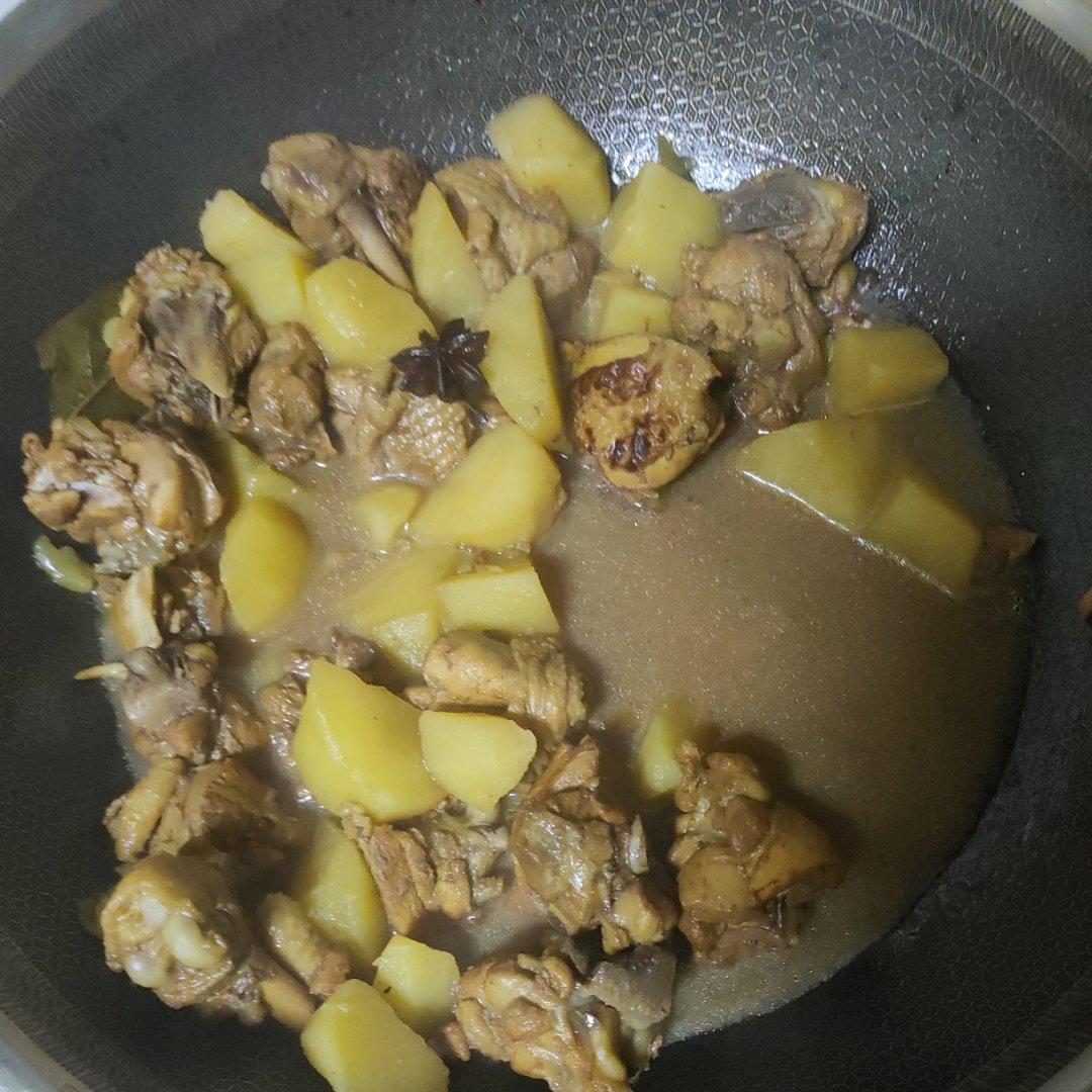 鸡腿炖土豆 上桌秒空盘 汤都喝干了！