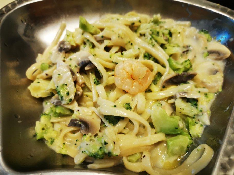 奶香浓郁的西兰花虾仁意面！