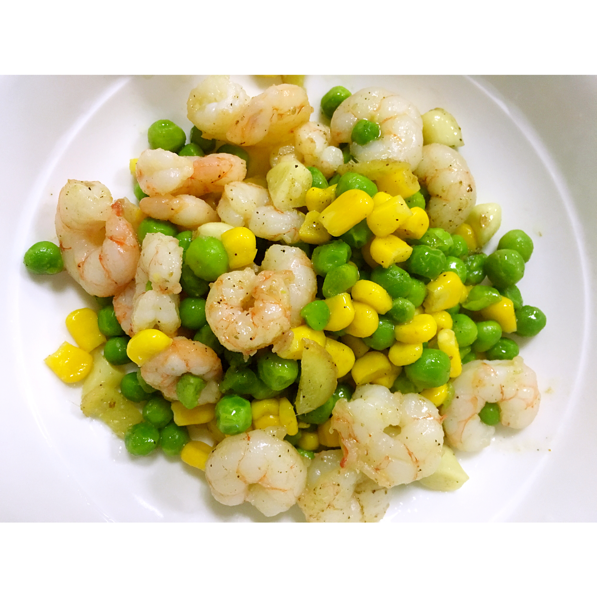 妞妞做菜给端午吃做的青豆玉米虾仁