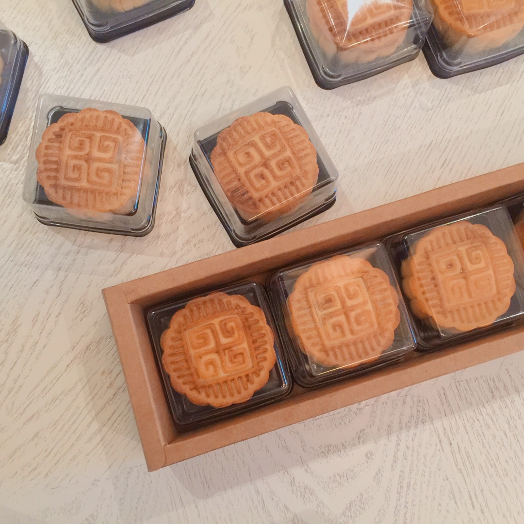 广式月饼—蛋黄莲蓉月饼