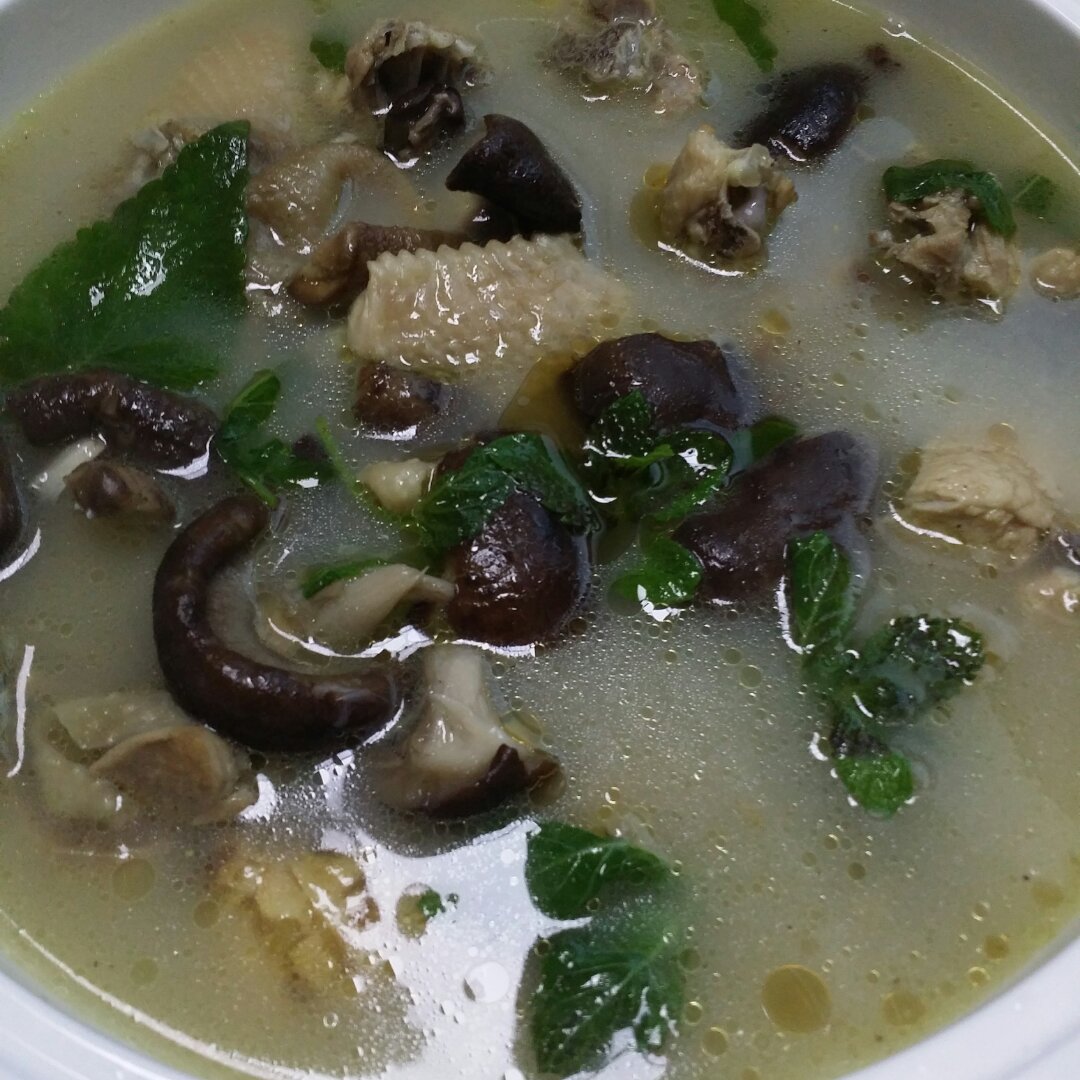 香菇炖鸡汤