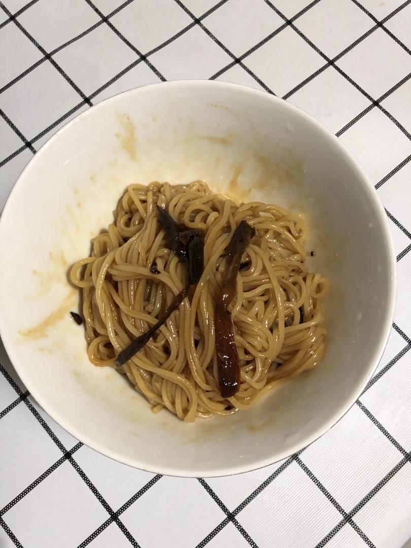 10分钟搞定的一碗葱油拌面