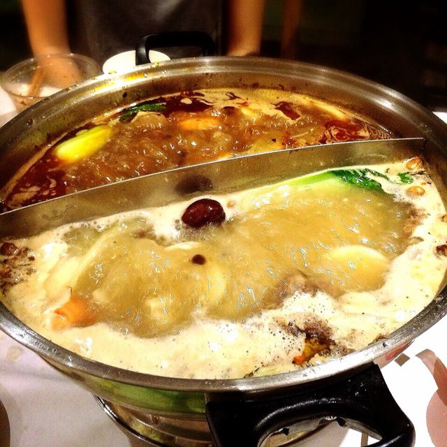 sa莎莎宝做的鸳鸯火锅