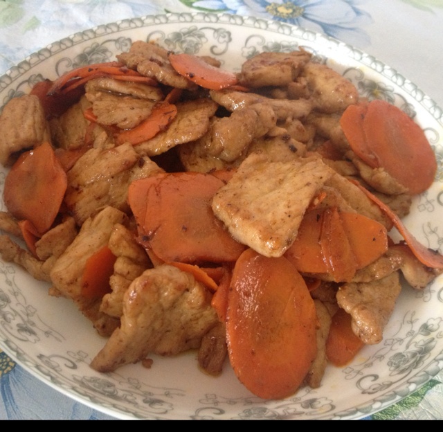胡萝卜炒肉片