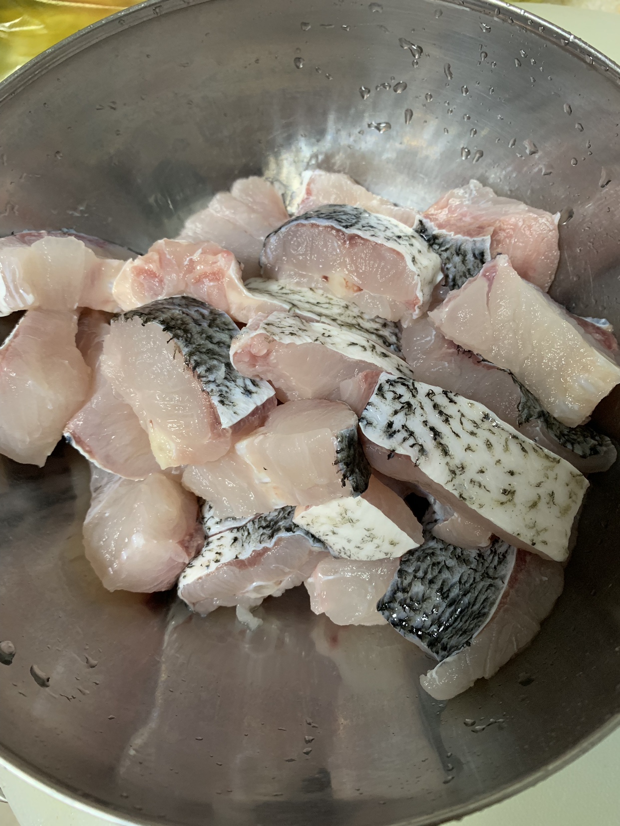 超级简单的家常菜—红烧鱼块的做法 步骤1