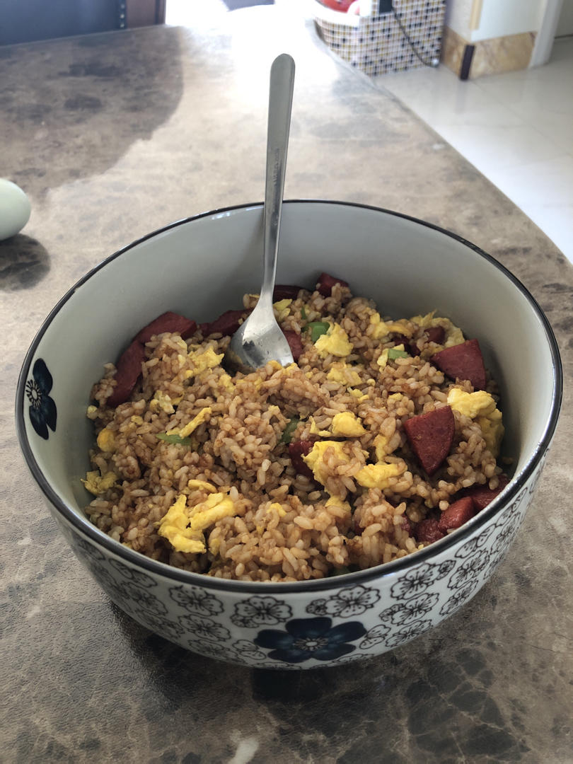 超级好吃的酱油火腿蛋炒饭！