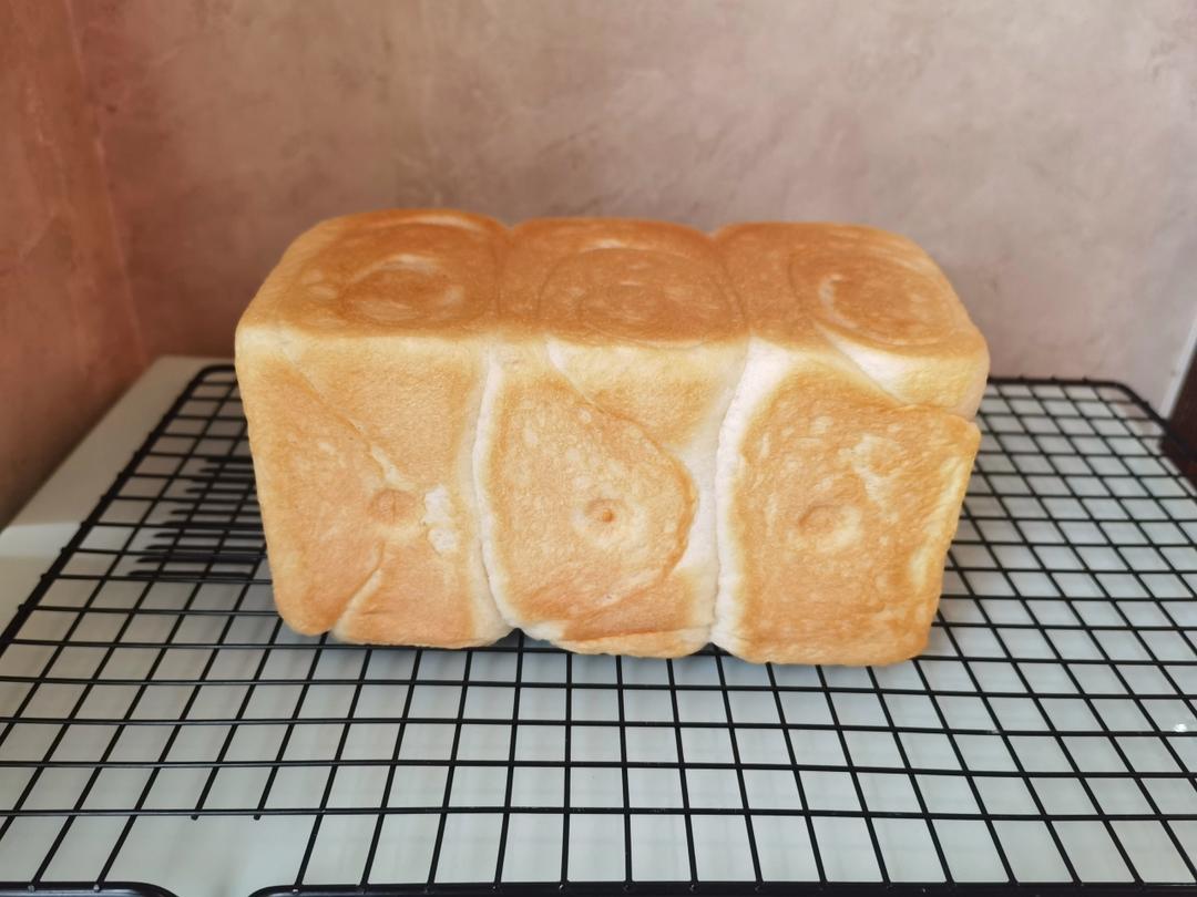 软到拿不起来的生吐司