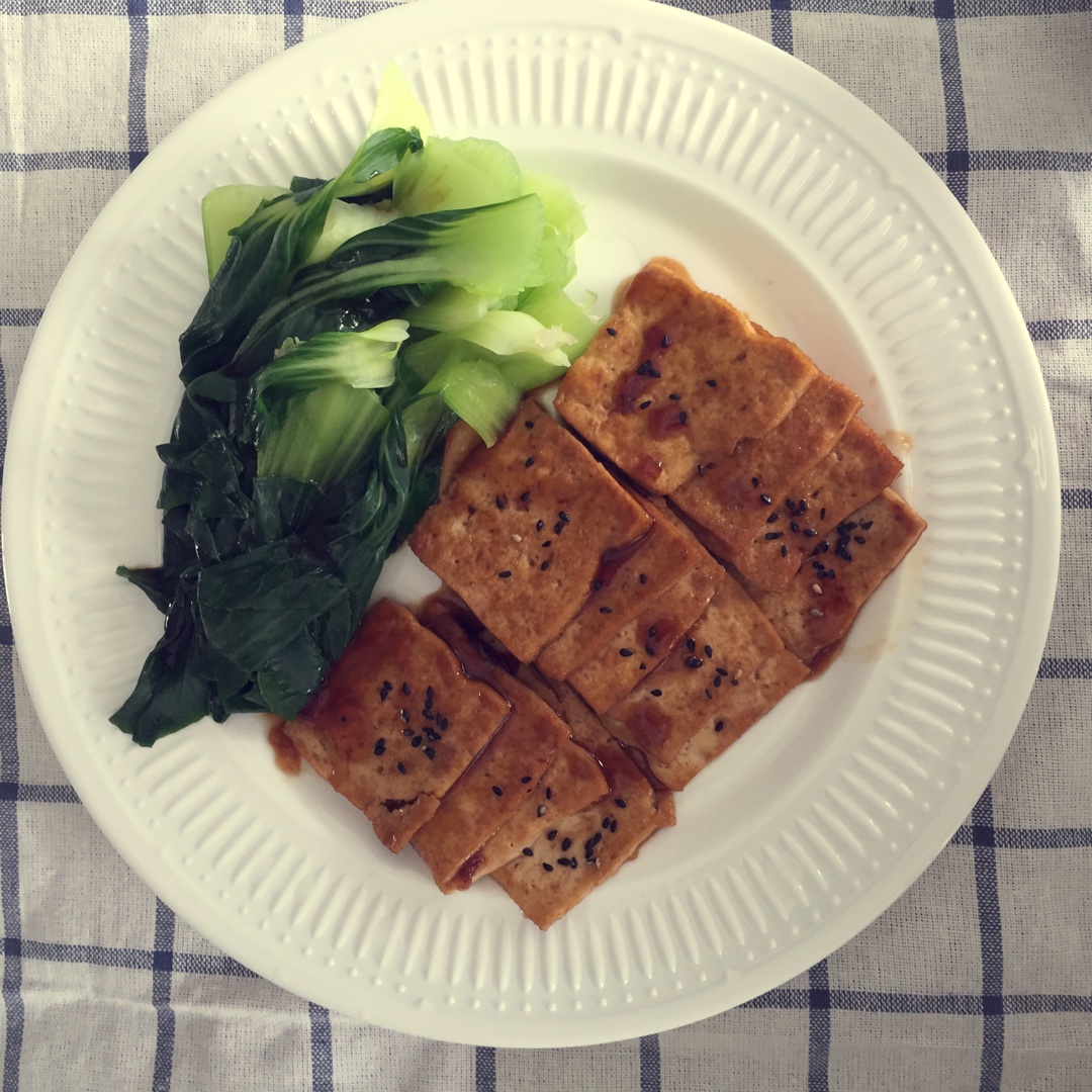 浇汁煎烧豆腐配小油菜