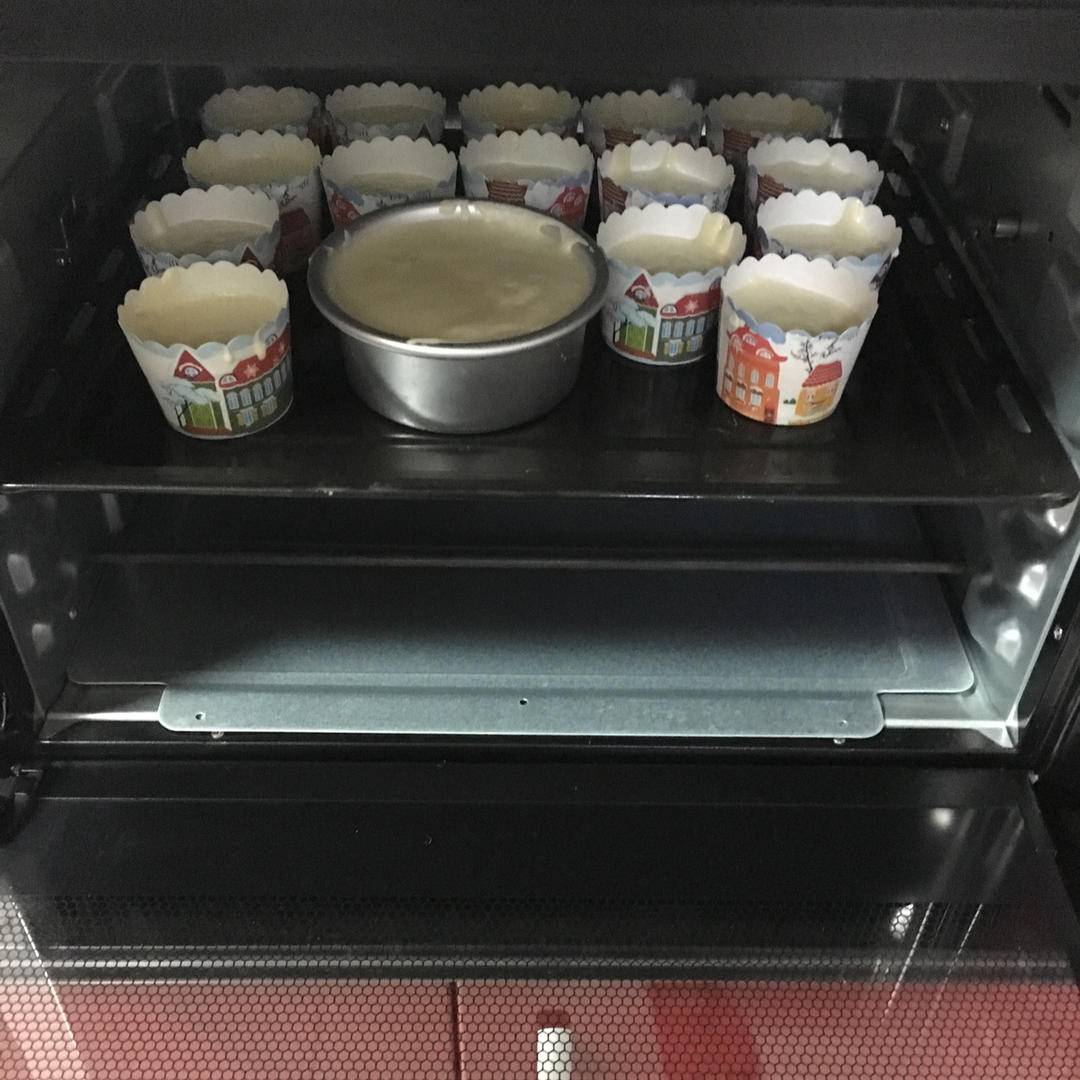 软绵绵戚风纸杯蛋糕
