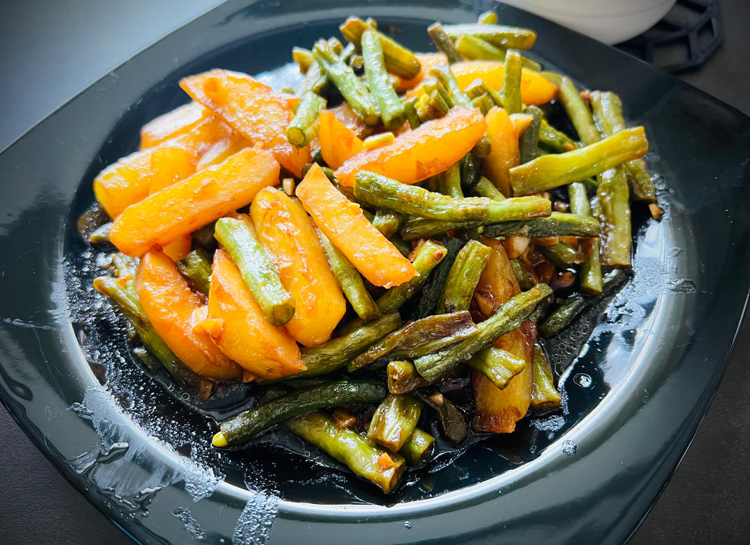 明日便当之超级下饭酱炒土豆烧豇豆！太香了！
