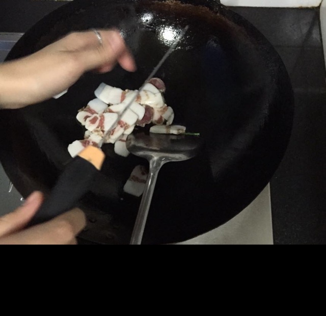 腊肉大蒜煮豆丝