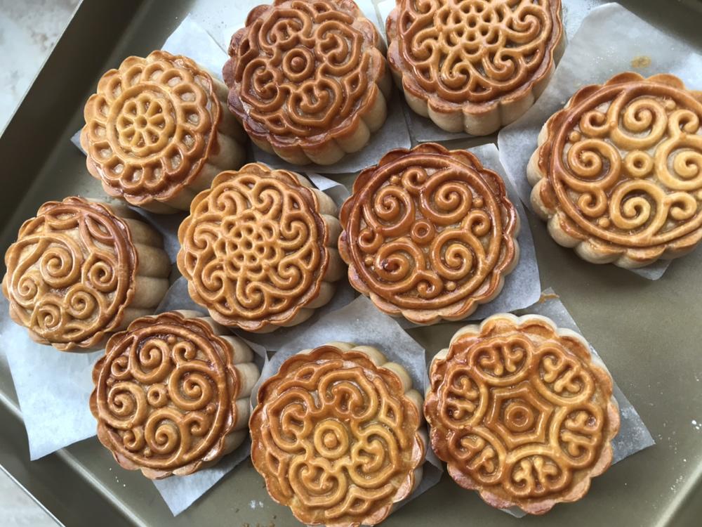 广式月饼—蛋黄莲蓉月饼