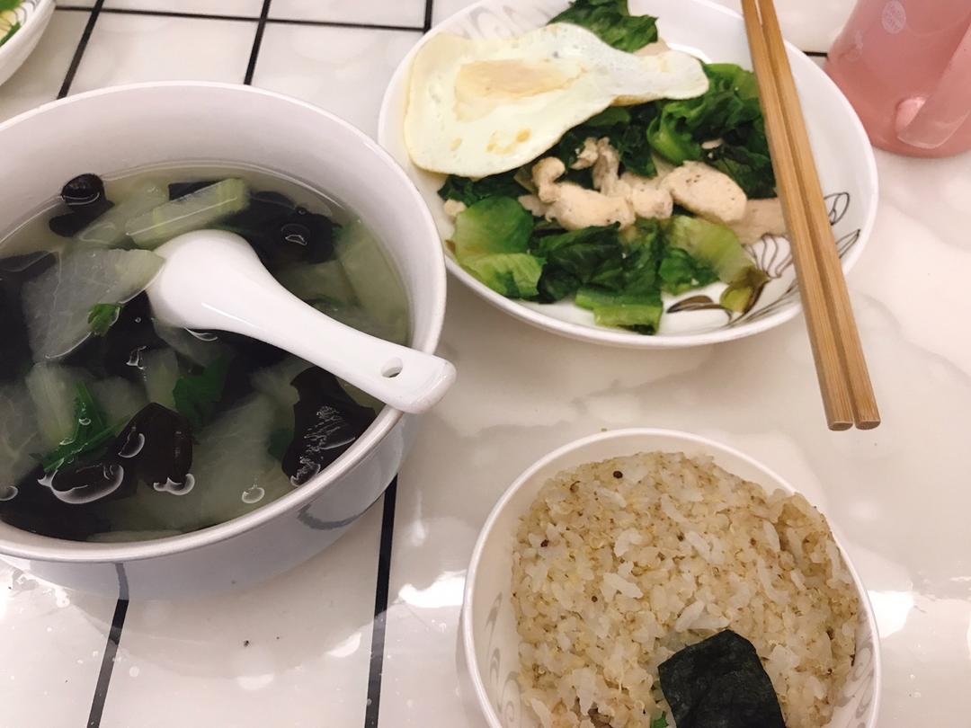 抖音最火刮油神汤：冬瓜木耳香菜汤