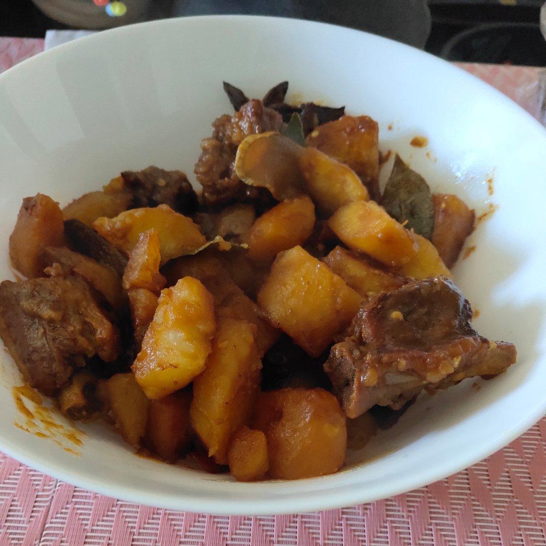 红烧排骨炖土豆