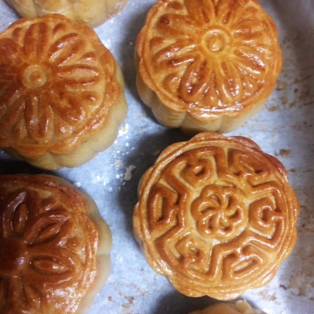 广式月饼—蛋黄莲蓉月饼