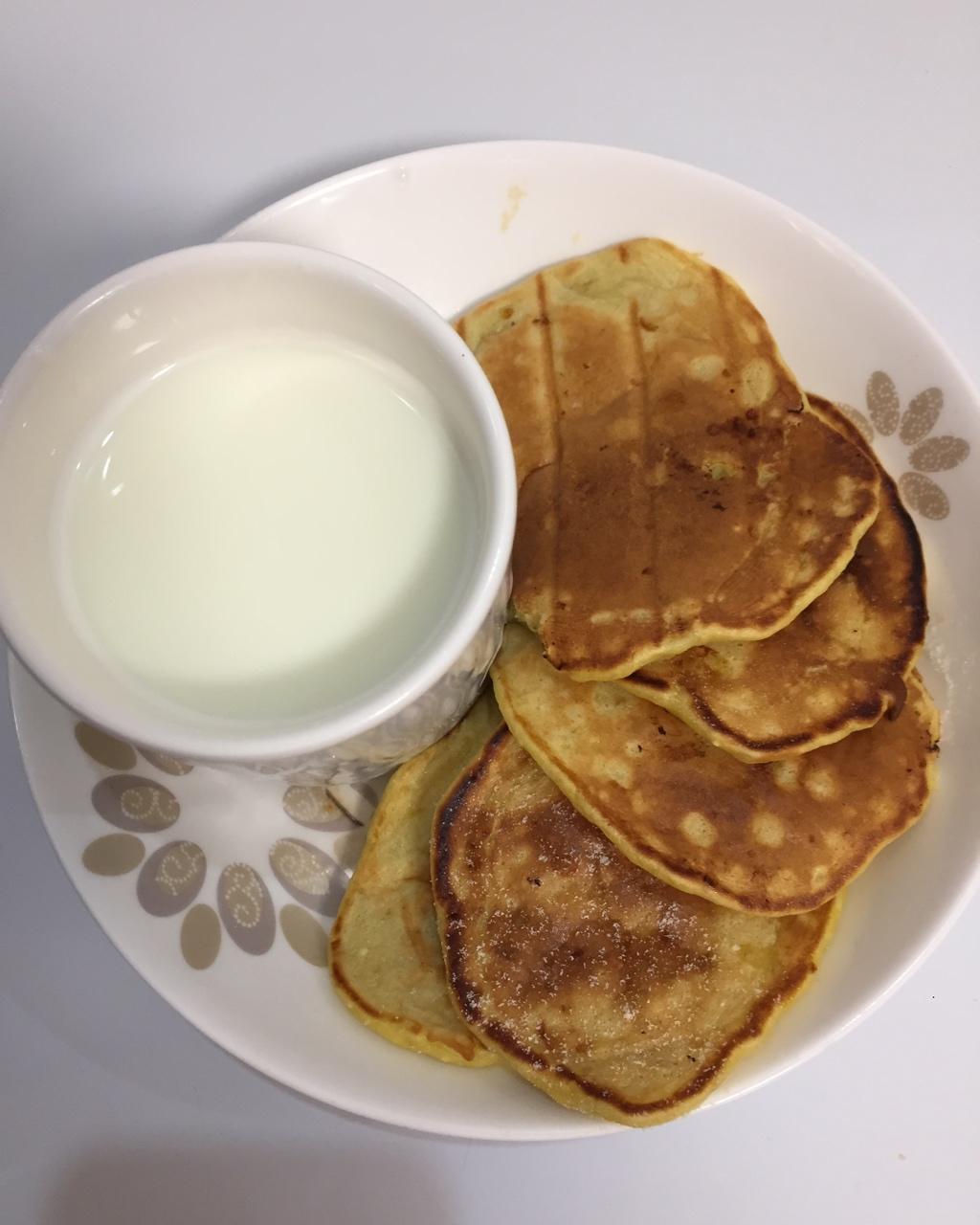 【减脂早餐】无油香蕉松饼（超简单）