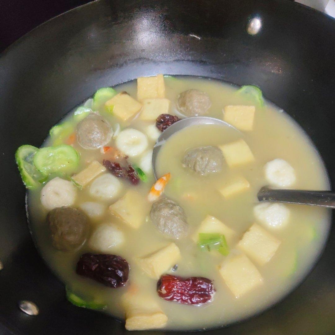 火锅丸子生菜汤