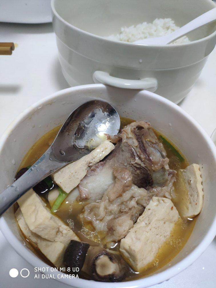 大骨头汤的家常做法