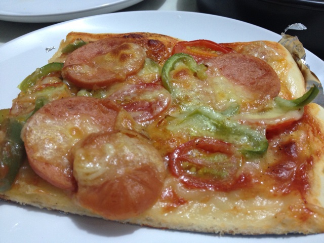 薄饼脆皮火腿pizza