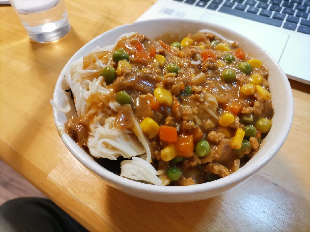 万圣节限定｜小怪兽牛奶咖喱肉酱饭🍛