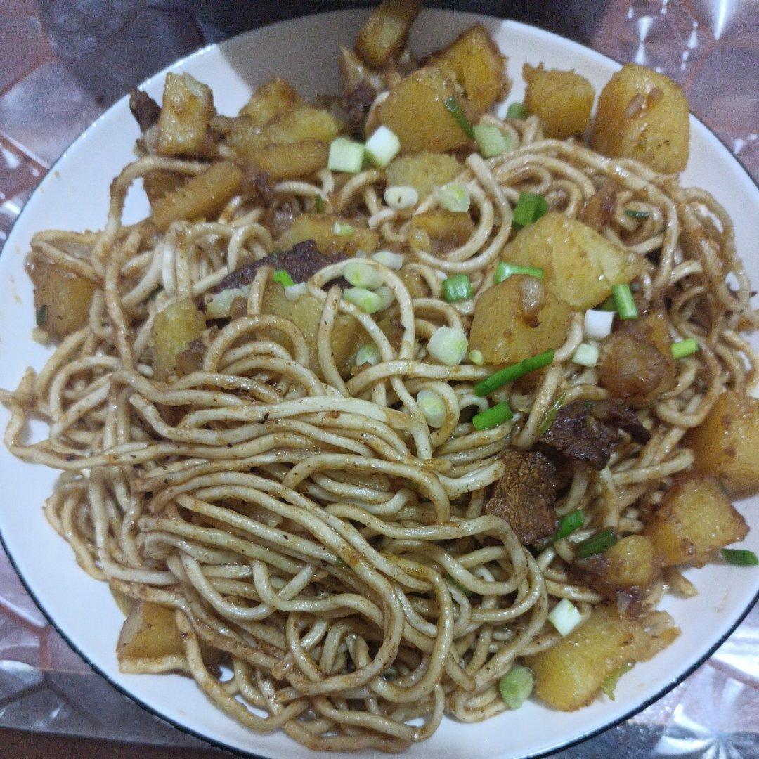 土豆焖饭（电饭锅版）
