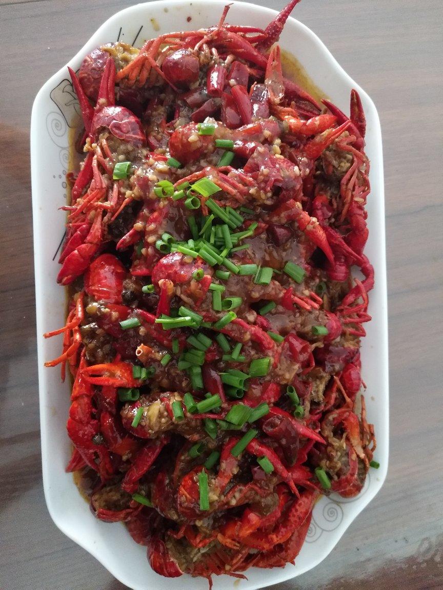 曾周做的蒜蓉小龙虾